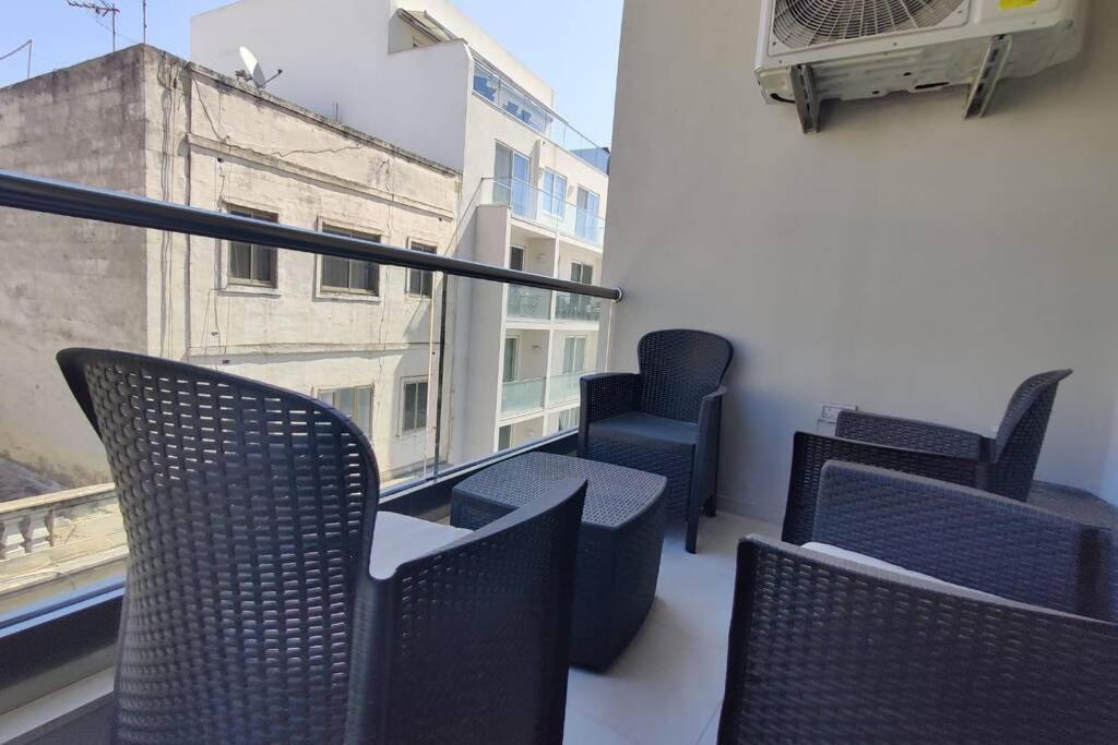 Brand New 3 Bedroom Apartment Close To The Sea Gzira Exterior photo