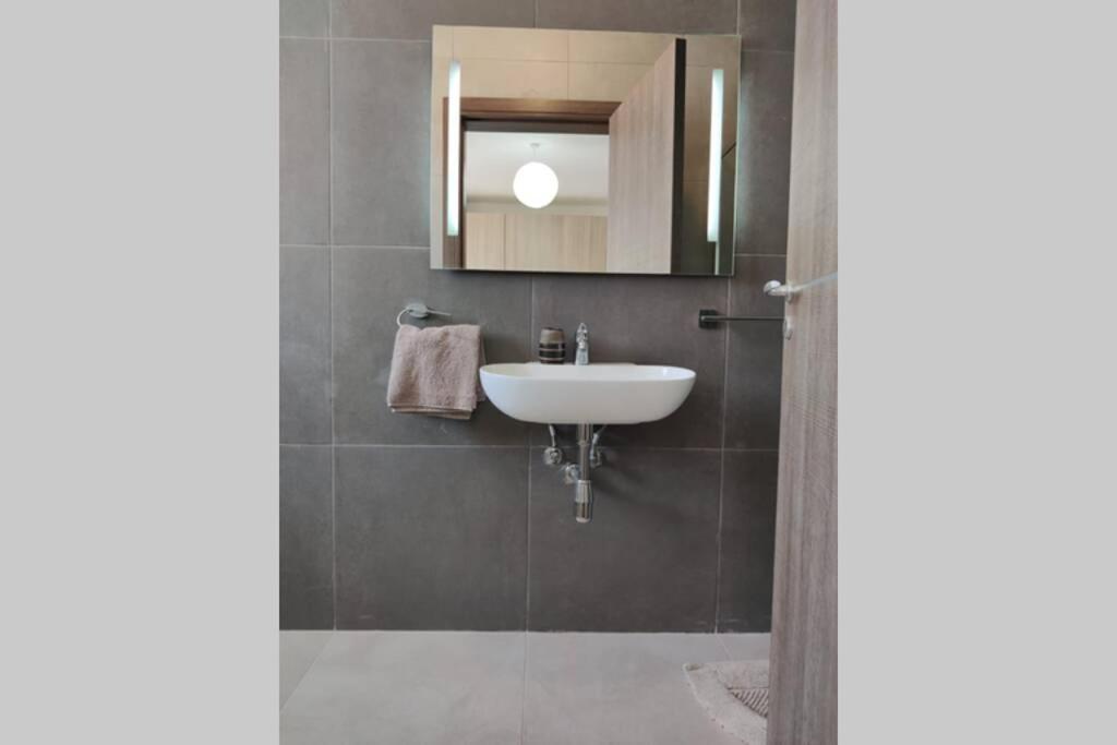 Brand New 3 Bedroom Apartment Close To The Sea Gzira Exterior photo