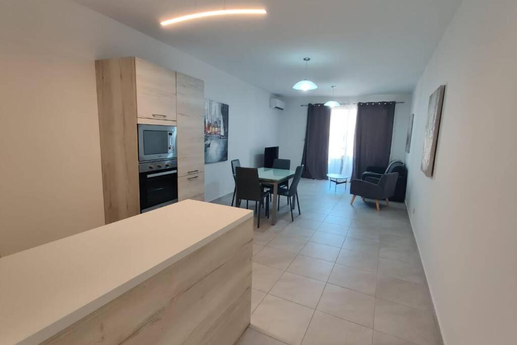 Brand New 3 Bedroom Apartment Close To The Sea Gzira Exterior photo